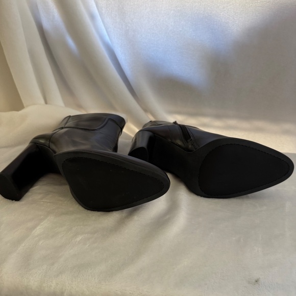 Vince Camuto Epandra Bootie - Picture 4 of 9